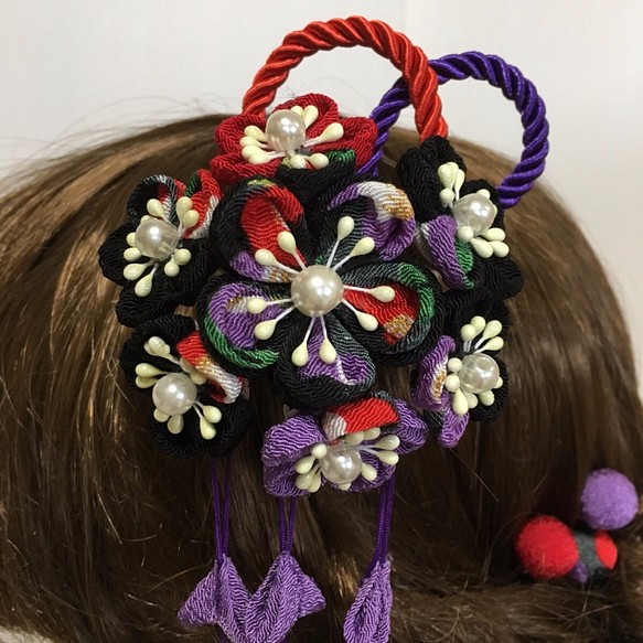 黒と赤と紫の桜の髪飾りセット（成人式・七五三・卒業式・ちりめん細工） 1枚目の画像
