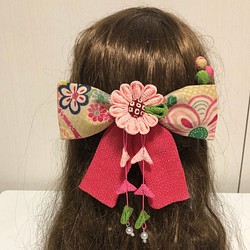 ピンクのマーガレット花のリボンの髪飾りセット（卒業式・袴・ちりめん細工） 1枚目の画像