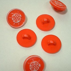 ラムネ てんとう虫 朱赤｜ヴィンテージボタン 13mm 1個（日本製デッドストック）Nr.rb048 1枚目の画像
