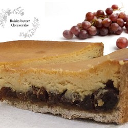 送料無料 ラムレーズンとバターが薫る濃厚ベイクドチーズケーキのタルト 1枚目の画像