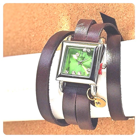 再販☆モスグリーンフローティングクリスタルの牛革の巻き巻き腕時計♪刻印付 1枚目の画像