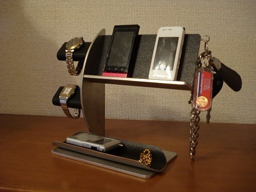 誕生日　ブラック腕時計2本・キー・携帯電話スタンド 《タバコ、ライター、メガネなども置ける大きな小物トレイ付き》 1枚目の画像
