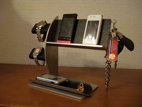 クリスマスに！　ブラック腕時計2本・キー・携帯電話スタンド 《タバコ、ライター、メガネなども置ける大きな小物トレイ付き》 1枚目の画像