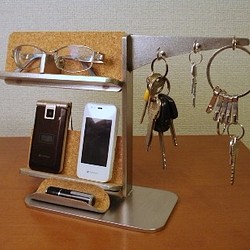 キー・メガネ・携帯電話スタンド 小物トレイ付き 1枚目の画像