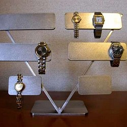 腕時計スタンド　10本掛けV支柱腕時計スタンド　サテン仕上げ 1枚目の画像