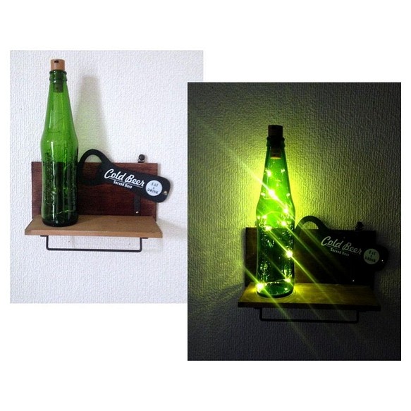 グリーンガラス瓶のLEDジュエリーライトとウォールシェルフの一体型デザイン★ 1枚目の画像