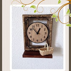 アンティークスタイルの壁掛け＆置き型の時計★ウッドの小物置きとミニチュアカゴバッグ付き♪ 1枚目の画像