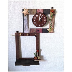レトロアンティーク風◆壁掛け時計とアクセサリーやカギをかけられる小物置き付 壁飾りインテリア◆ 1枚目の画像