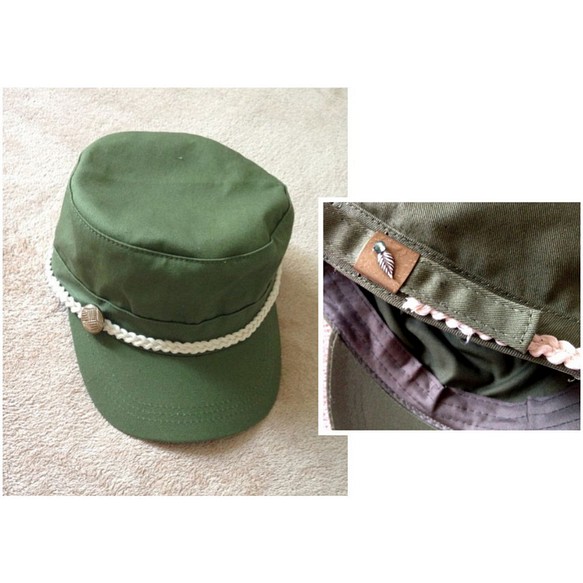 男女兼用■スワロフスキー付き☆アンティークボタンとロープ編みラインのキャップ 帽子■カーキ 1枚目の画像