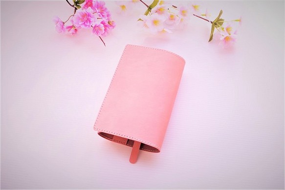✻　～桜ピンク色～　✻　牛革　文庫本サイズ　ブックカバー　✻ 1枚目の画像