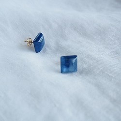 14KGF カイヤナイトのスタッドピアス　２ 1枚目の画像