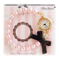【HowSweet＊】パール×リボンの上品でお洒落なブレスレット腕時計［Pink×黒］ 1枚目の画像