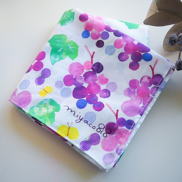 也可用作圍巾的水彩手帕（54厘米）《葡萄與蝴蝶》 第1張的照片