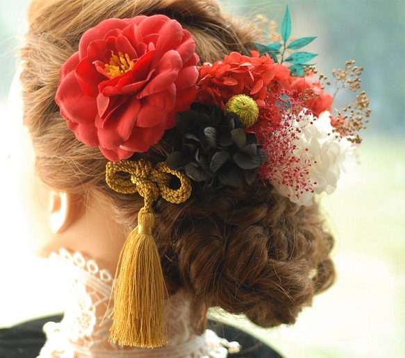 成人式 髪飾り　椿の髪飾り　プリザーブドフラワー　着物　卒業式　ヘッドドレス 1枚目の画像