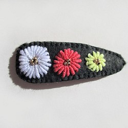 お花刺繍スリーピン（グレー） 1枚目の画像