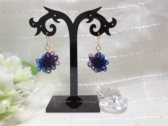 《送料無料》和装にも  タティングレースピアス立体flower  紫×青×紺 1枚目の画像