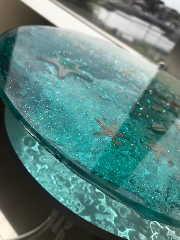 エメラルドグリーン ムーンビーチ ミニ   波紋ガラスサイドテーブル丸 1枚目の画像