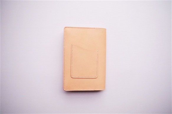 自然な色合い生成色　ポケットのある個性的なブックカバー 1枚目の画像