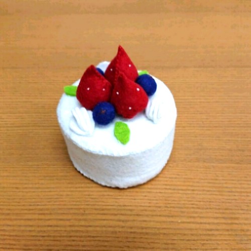 小さなバースデーケーキ おもちゃ 人形 Sironeko 通販 Creema クリーマ ハンドメイド 手作り クラフト作品の販売サイト