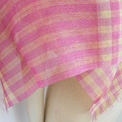 手織り絹ストール　さくらんぼピンク〈送料無料〉 1枚目の画像