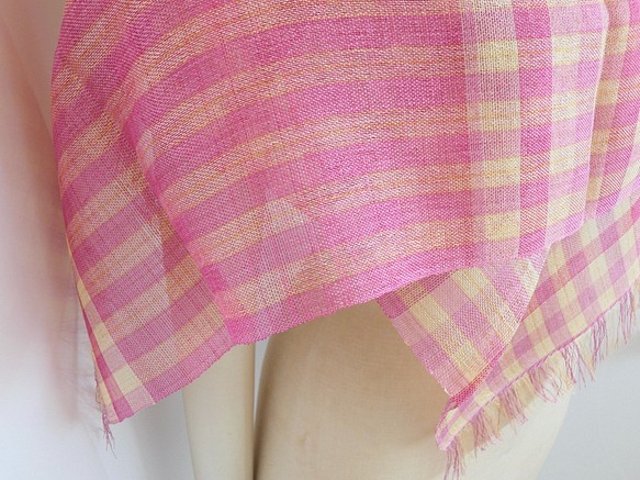 手織り絹ストール　さくらんぼピンク〈送料無料〉 1枚目の画像