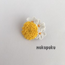 たんぽぽ ミニブローチ 白い小花 1枚目の画像