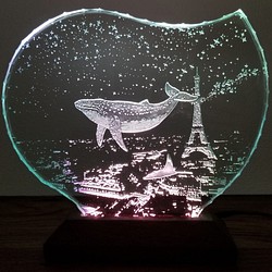 星降る夜・クジラ・マンタ・パリ　ガラスエッチングパネル・LEDスタンドセット（ランプ・ライト・照明） 1枚目の画像