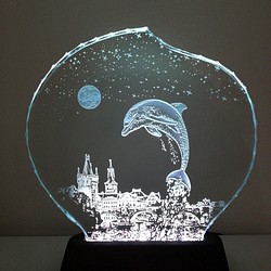 星降る夜・イルカ・プラハ　ガラスエッチングパネル Mサイズ・LEDスタンドセット 1枚目の画像