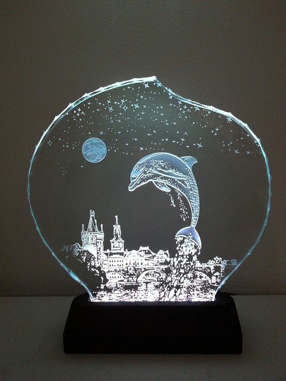 星降る夜・イルカ・プラハ　ガラスエッチングパネル Mサイズ・LEDスタンドセット 1枚目の画像