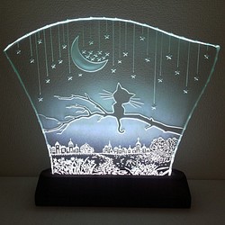 星降る夜・ネコ　ガラスエッチングパネル（三日月） Lサイズ・LEDスタンドセット　（ねこ・猫） 1枚目の画像