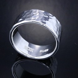 【刻印無料】 指輪 メンズ : 丸 鎚目 シルバー リング 10mm幅 28～32号 シンプル 1枚目の画像