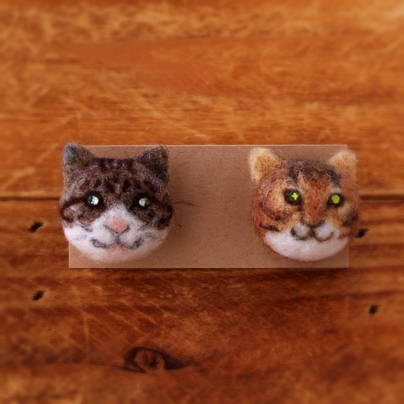 【Jさまご予約品】フェルティングピアス・セミオーダー二匹の猫 1枚目の画像
