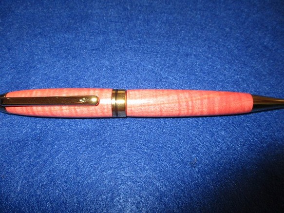 ピンクアイボリー　縮杢　回転式ヨーロピアンボールペン　希少材　　 1枚目の画像
