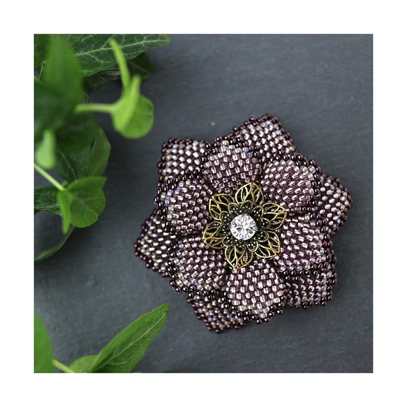 Beaded Flower Brooch (Purple) 第1張的照片
