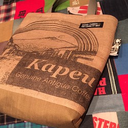 KAPEUコーヒー豆麻袋+ベージュ帆布×カモフラ+クロス/デニムポケットトートバッグ 1枚目の画像