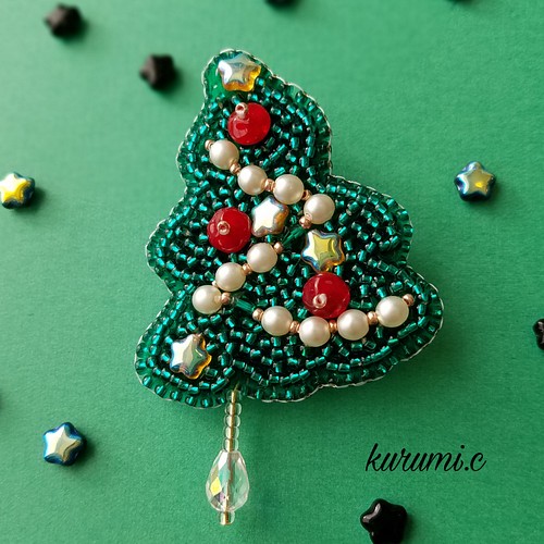 クリスマスツリーのビーズ刺繍ブローチ ブローチ kurumi.c 通販