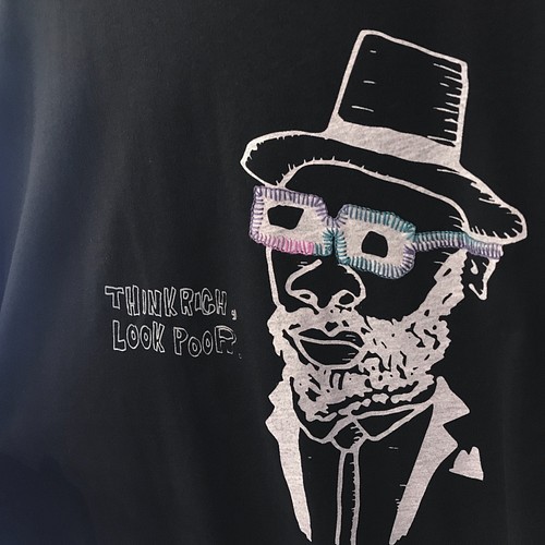 Think Rich Look Poor オリジナルイラスト レディースワイド 手刺繍 Tシャツ Tシャツ カットソー プリーザーストア 通販 Creema クリーマ ハンドメイド 手作り クラフト作品の販売サイト