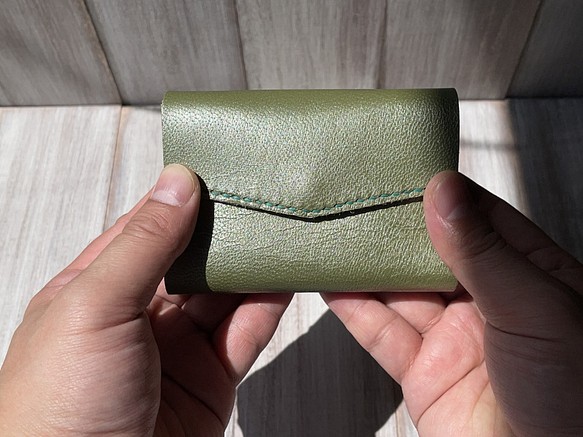 お札を折らずに入れられる！軽いヤギ革の極小ミニ財布（Lサイズ） - 財布