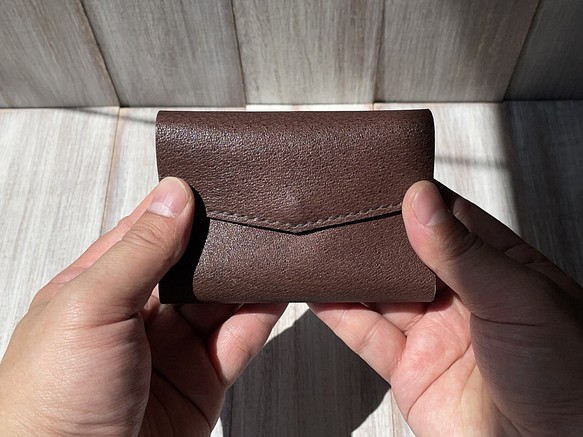 お札を折らずに入れられる！軽い豚革の極小ミニ財布（Lサイズ） 1枚目の画像