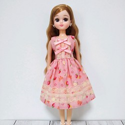 22cmドール服　いちご柄♡ワンピース　ピンク　レース　リカちゃん服　ブライス　 1枚目の画像