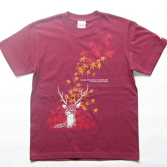 【秋鹿紅葉　バーガンディ】紅葉と鹿の美しいとりあわせ。シルクスクリーン多色刷★和柄Ｔシャツ専門店【Tシャツ工房三宝堂】 1枚目の画像