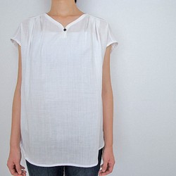 ダブルガーゼ（綿100％）のフレンチスリーブシャツ（ホワイト） 1枚目の画像