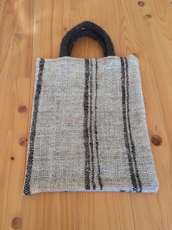 手紡ぎ手織りのバッグ A ホームスパン 1枚目の画像