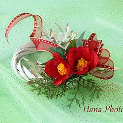 受注後制作 エレガントなリボンと赤い椿の冬リース (リース台：直径 15㎝）　  (206) 1枚目の画像