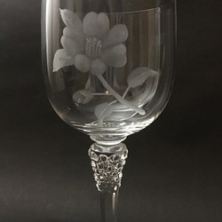 椿の花のワイングラス 1枚目の画像