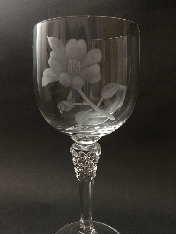 椿の花のワイングラス 1枚目の画像