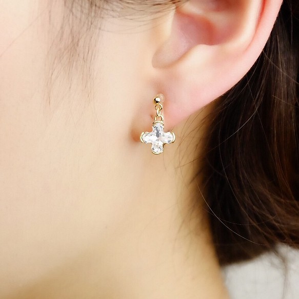【夾式耳環（樹脂無洞耳針款）】十字架造型施華洛世奇水晶耳針風夾式耳環 第1張的照片