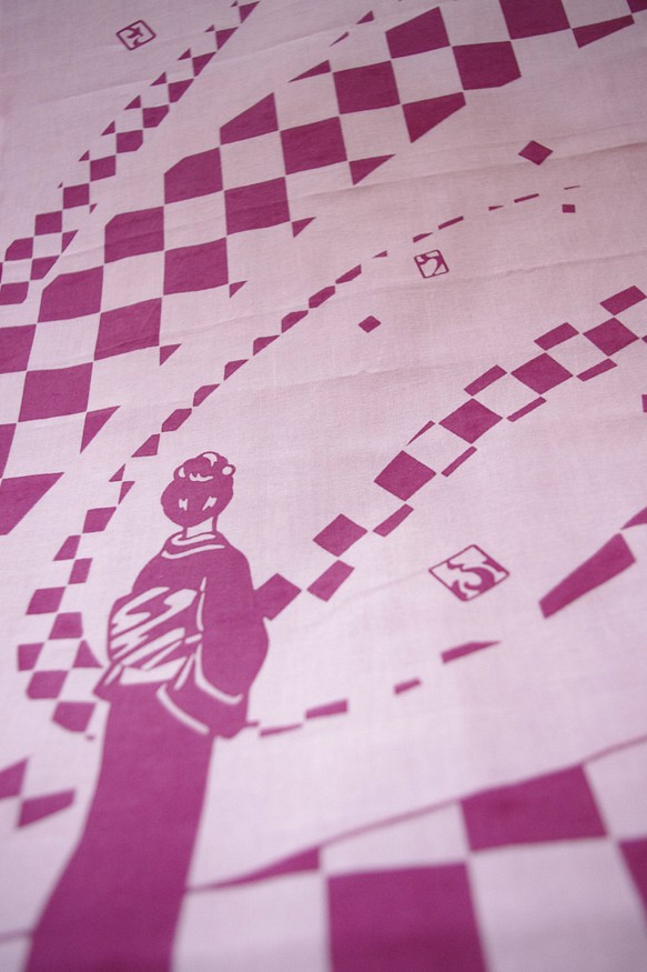 着物作家のデザインした注染手拭い『恋よ恋傘』　赤紫 1枚目の画像