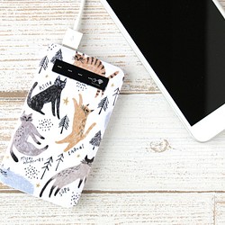 モバイルバッテリー【北欧の猫】 1枚目の画像