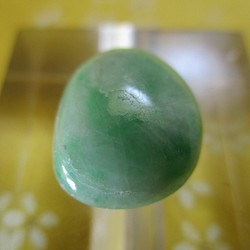 美しい緑★天然ビルマ翡翠（硬玉）のタンブル（磨き）＝９ 1枚目の画像